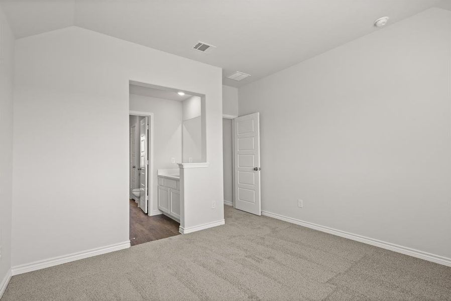 Spacious, unfurnished interior of a new home in Rocky Creek Crossing, Fort Worth (Image 23). Spacious, unfurnished interior of a new home in Rocky Creek Crossing, Fort Worth (Image 23).