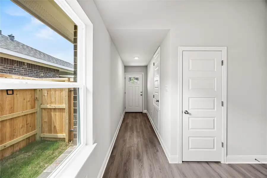 **Photos are a representation. Colors and features may differ** **Photos are a representation. Colors and features may differ**