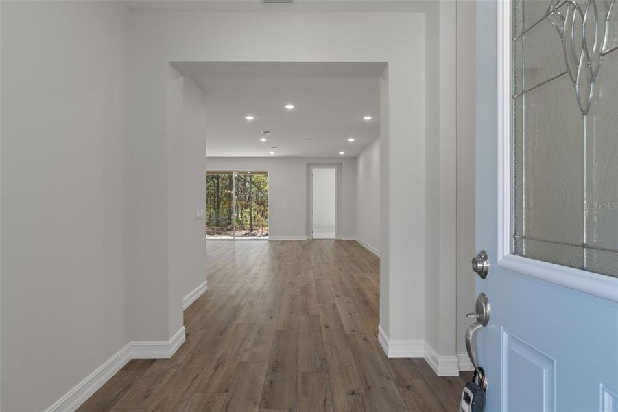 Spacious, unfurnished interior of a new home in Pine Ridge Estates, Beverly Hills (Image 26).