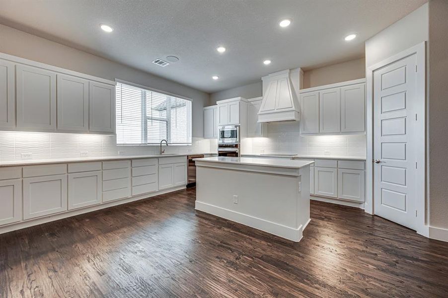 Furnished interior view inside a new home in Springside Estates II, Waxahachie (Image 4).