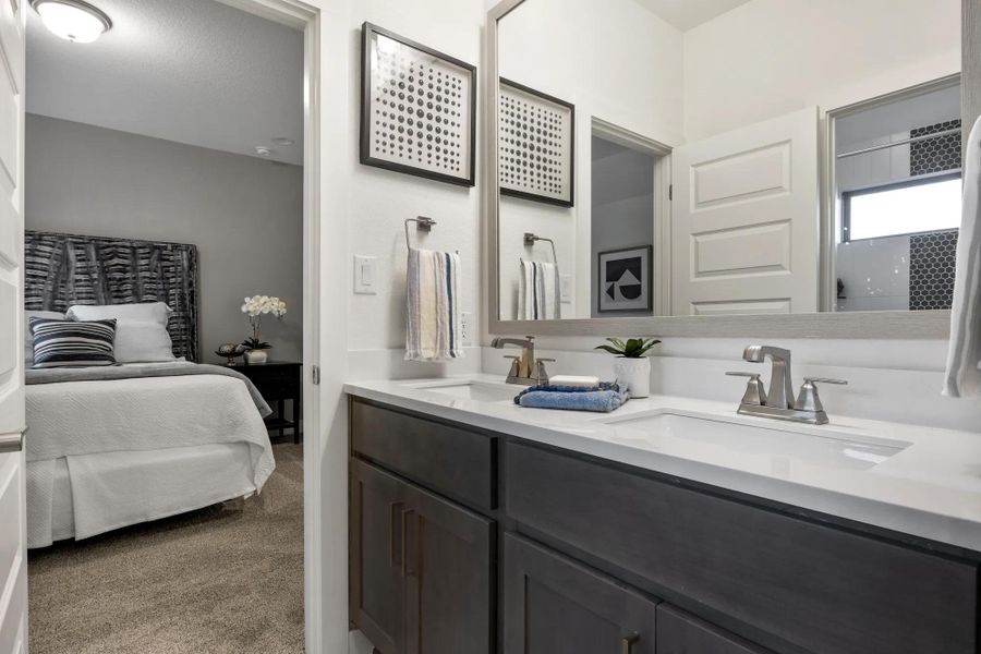 The Franklyn Full Bathroom 2