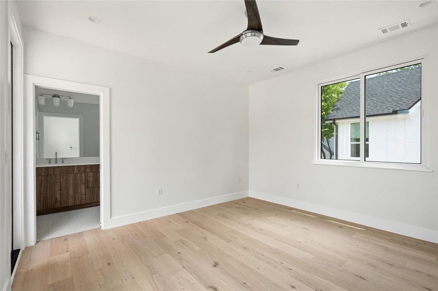 Spacious, unfurnished interior of a new home in , Austin (Image 26).