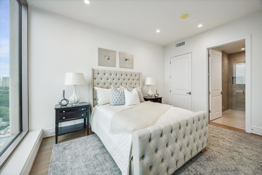 En-suite guest bedroom. En-suite guest bedroom.