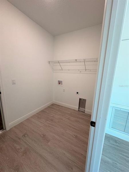 Spacious, unfurnished interior of a new home in , Citrus Springs (Image 6).