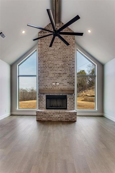 Spacious, unfurnished interior of a new home in , Weatherford (Image 25).