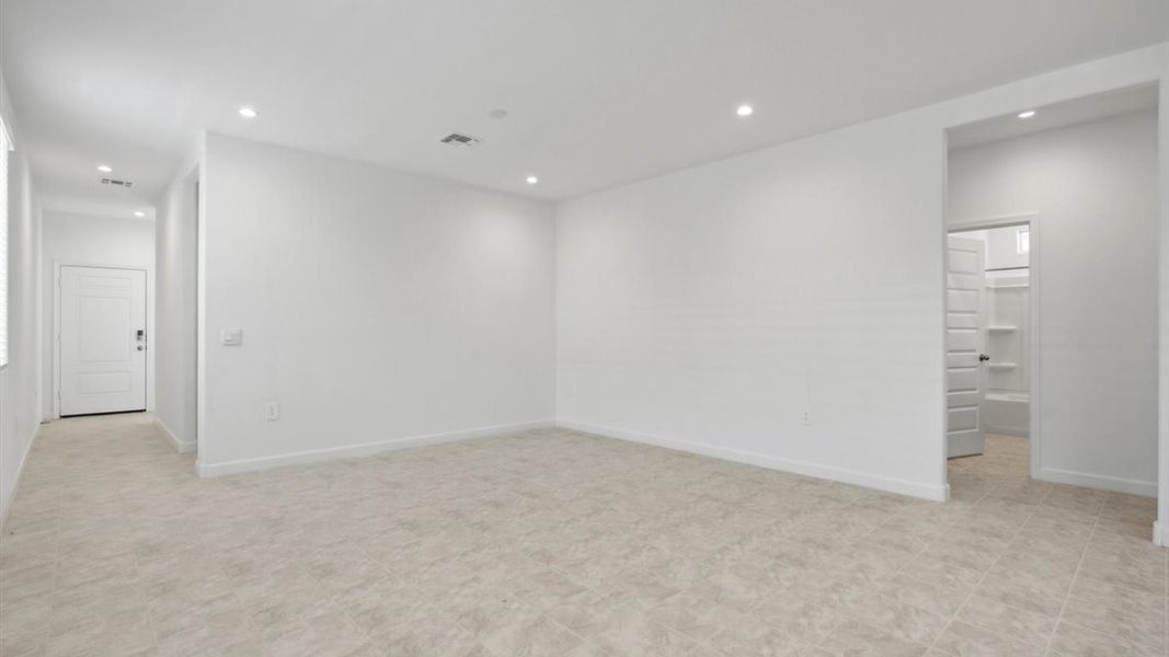 Spacious, unfurnished interior of a new home in Radiance at Superstition Vistas, Apache Junction (Image 13).