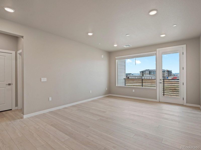 Spacious, unfurnished interior of a new home in Gateway Commons, Denver (Image 23).