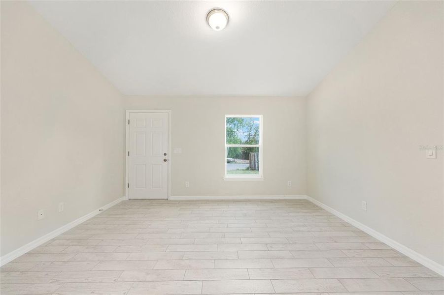 Spacious, unfurnished interior of a new home in , Ocala (Image 32).