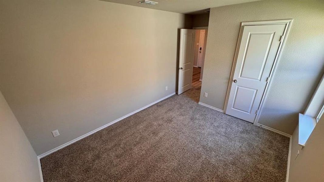 Spacious, unfurnished interior of a new home in Meadowbrook Estates, Cleburne (Image 17).