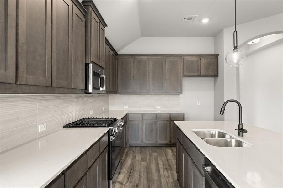 DFW-Hunters Ridge-Concept 2186-1000 Quincy Court- Kitchen - Risewell Homes-4 DFW-Hunters Ridge-Concept 2186-1000 Quincy Court- Kitchen - Risewell Homes-4