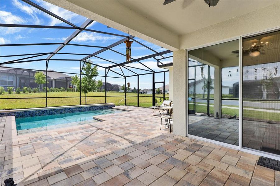 Exterior details and patio area of a home in , Winter Garden (Image 3).