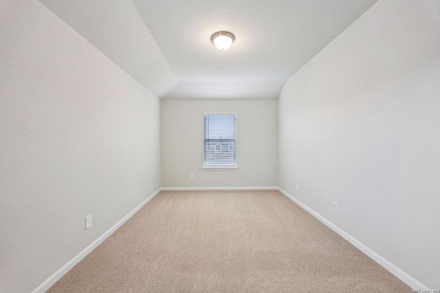 Spacious, unfurnished interior of a new home in Arcadia Ridge - Premier Series, San Antonio (Image 46).