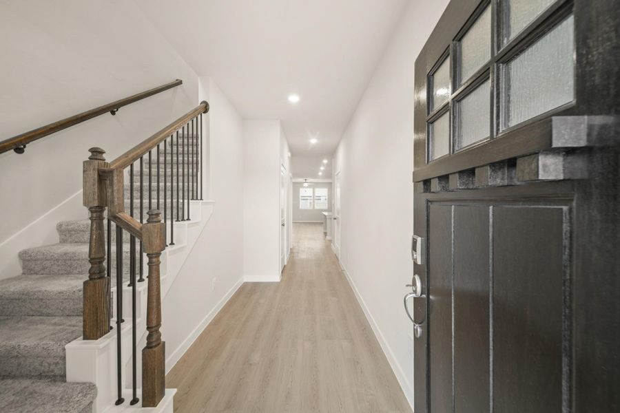 Spacious, unfurnished interior of a new home in Lago Mar, Texas City (Image 14).