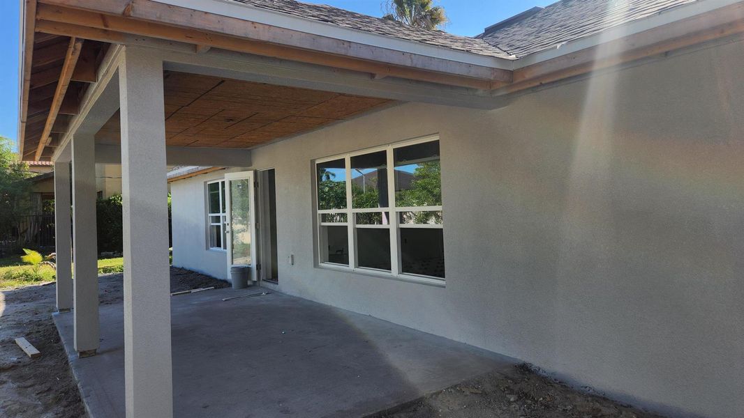 Exterior details and patio area of a home in , Port St. Lucie (Image 2).