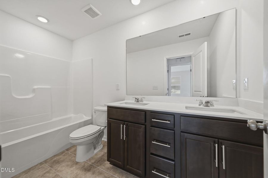 SUN_Everlee_Pic_CarsonII_QMI_259_Bath2_1