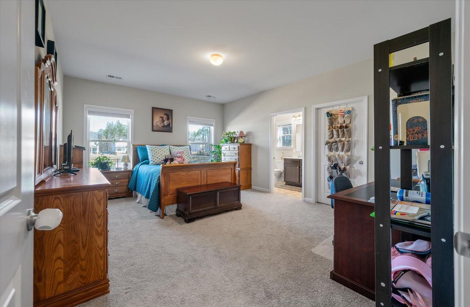 Furnished interior view inside a new home in , Ravenel (Image 19).
