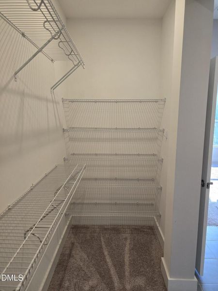 WALK-IN CLOSET WALK-IN CLOSET