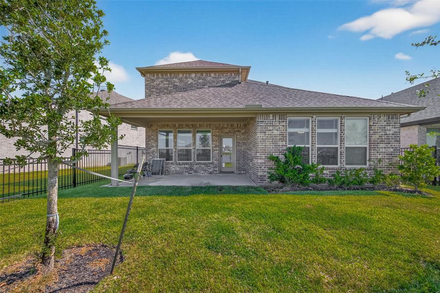 Exterior details and patio area of a home in Sunterra, Katy (Image 28).