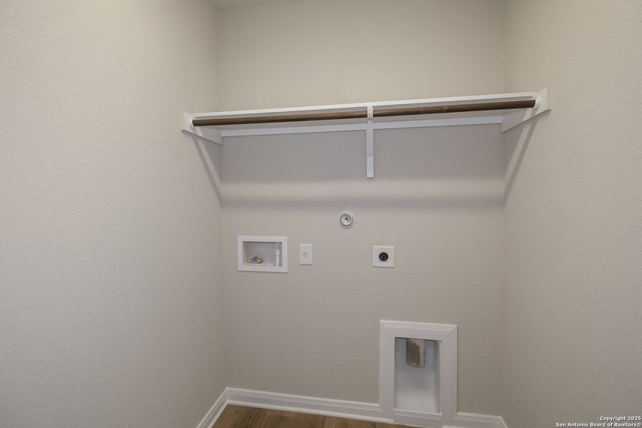 Spacious, unfurnished interior of a new home in Greenspoint Heights, Seguin (Image 17).