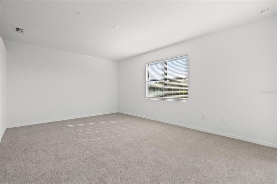 Spacious, unfurnished interior of a new home in Legends Cove, Bradenton (Image 27).