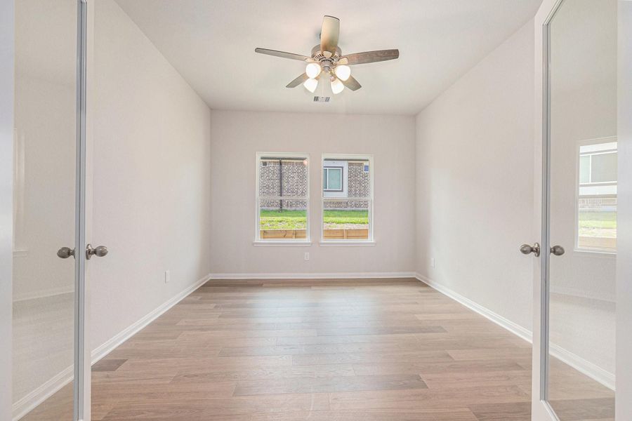 Spacious, unfurnished interior of a new home in Oakwood Ranch, Willis (Image 14).