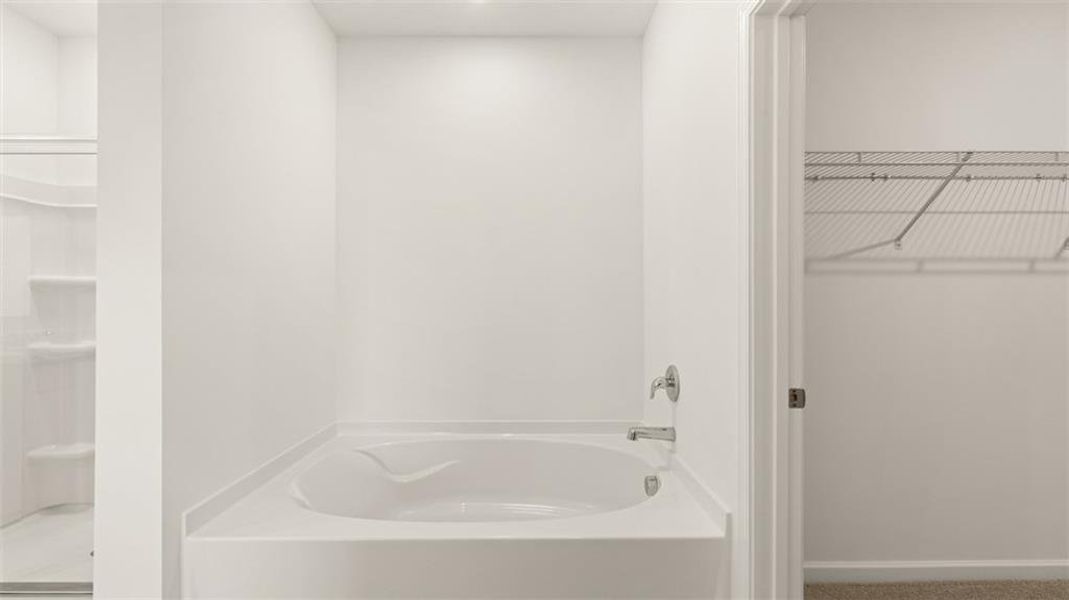 Spacious, unfurnished interior of a new home in Poplar Preserve, Newnan (Image 23).