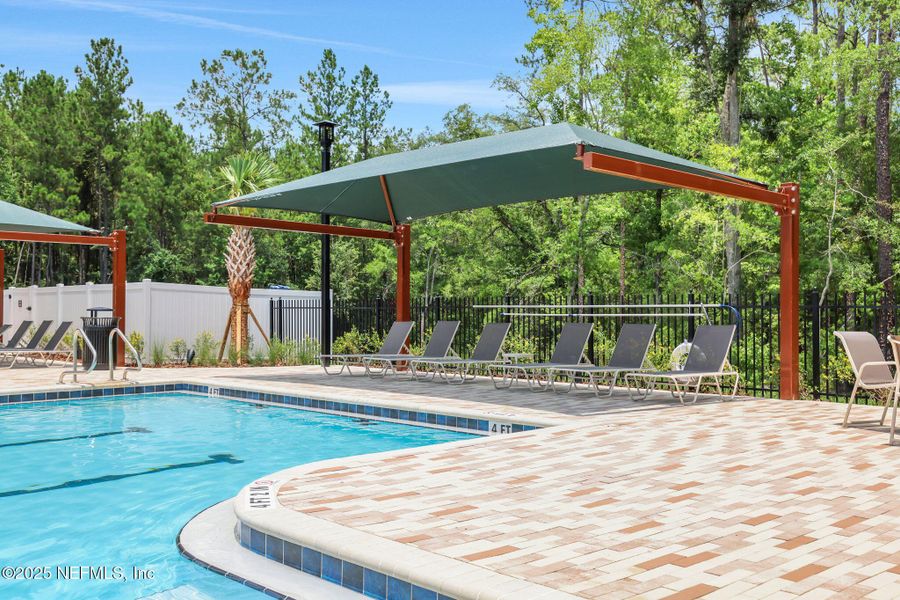 Community amenities in Jennings Farm, Middleburg (Image 5).