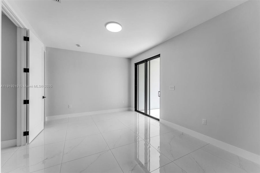 Spacious, unfurnished interior of a new home in , Miami (Image 24).