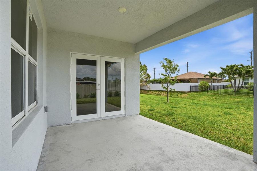 Exterior details and patio area of a home in , Cape Coral (Image 4).