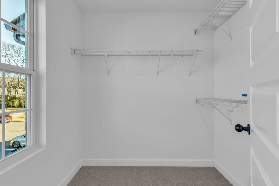 Spacious, unfurnished interior of a new home in Oxford Station, Gallatin (Image 23).