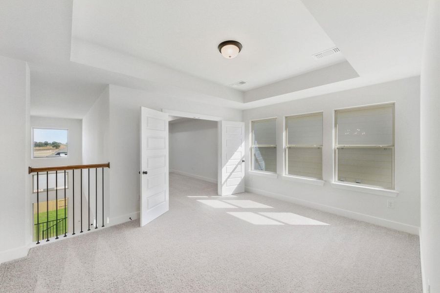 Spacious, unfurnished interior of a new home in The Colony, Bastrop (Image 26).