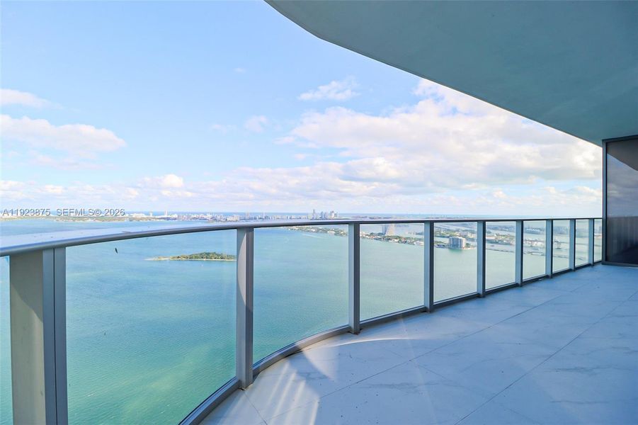 Condo located in Miami, FL showcasing its design and architecture (Image 35).