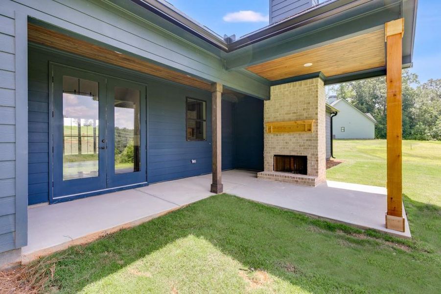 Exterior details and patio area of a home in , Dallas (Image 3).