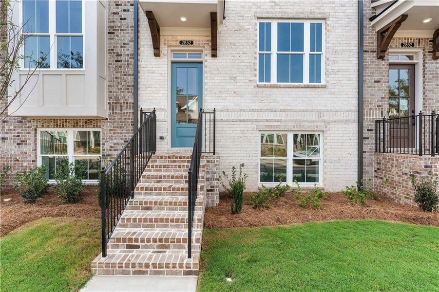 Exterior details and patio area of a home in Evanshire Townhomes, Duluth (Image 24).