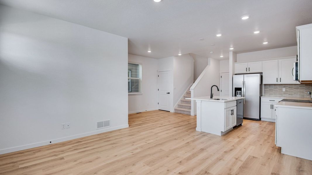 Spacious, unfurnished interior of a new home in Arcadia, Denver (Image 17).