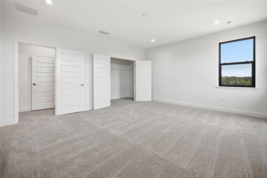 Spacious, unfurnished interior of a new home in , Davenport (Image 28).
