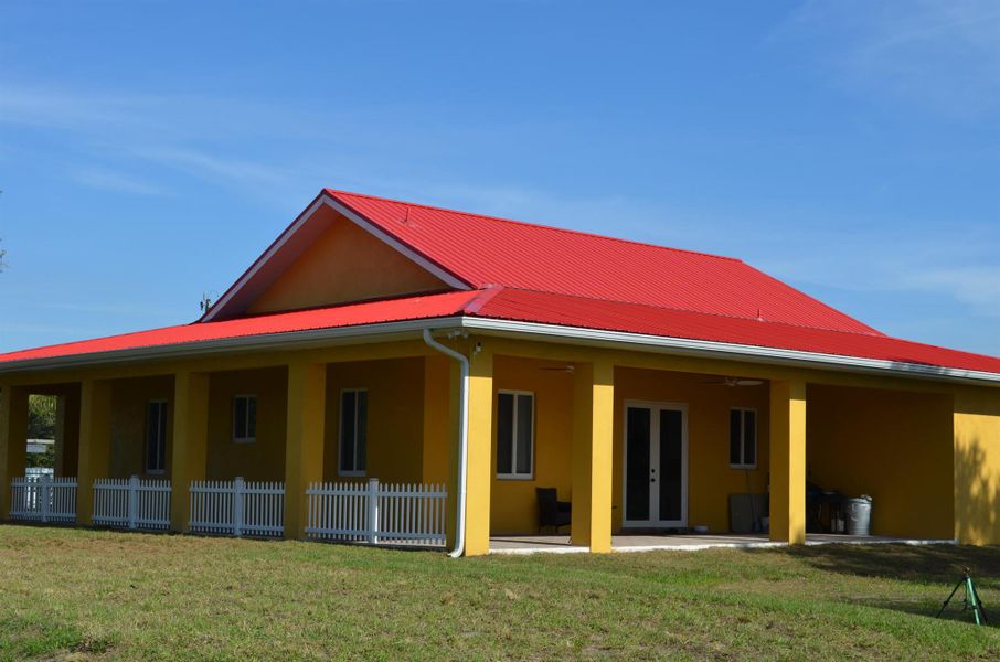 Exterior details and patio area of a home in , Clewiston (Image 30).