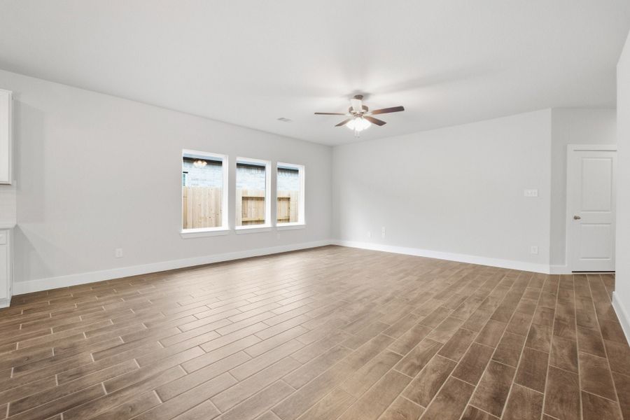 Spacious, unfurnished interior of a new home in Pecan Estates, Crosby (Image 39).