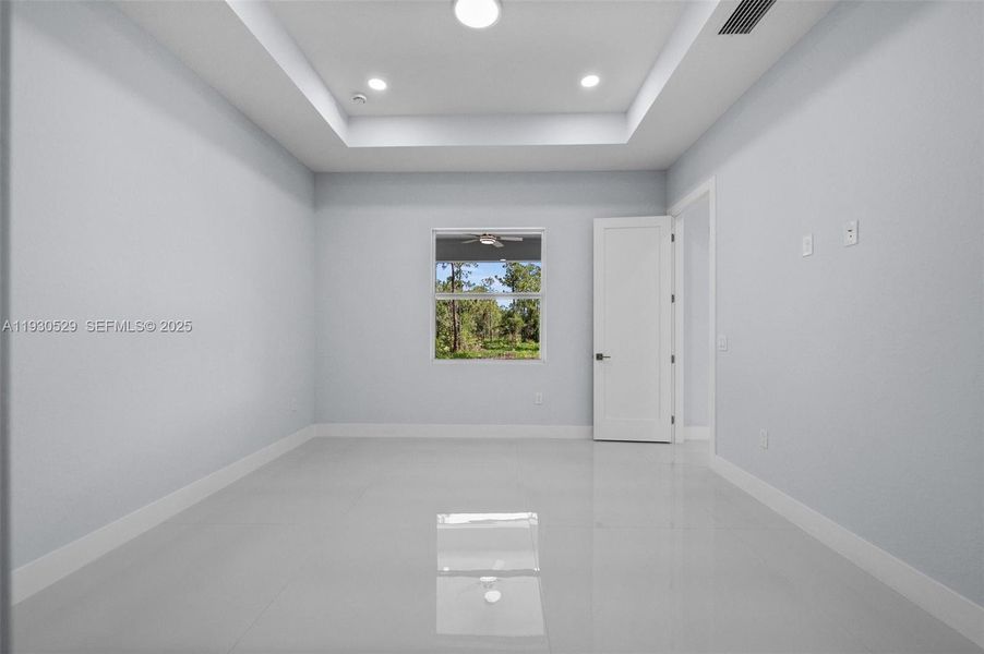 Spacious, unfurnished interior of a new home in , Naples (Image 26).