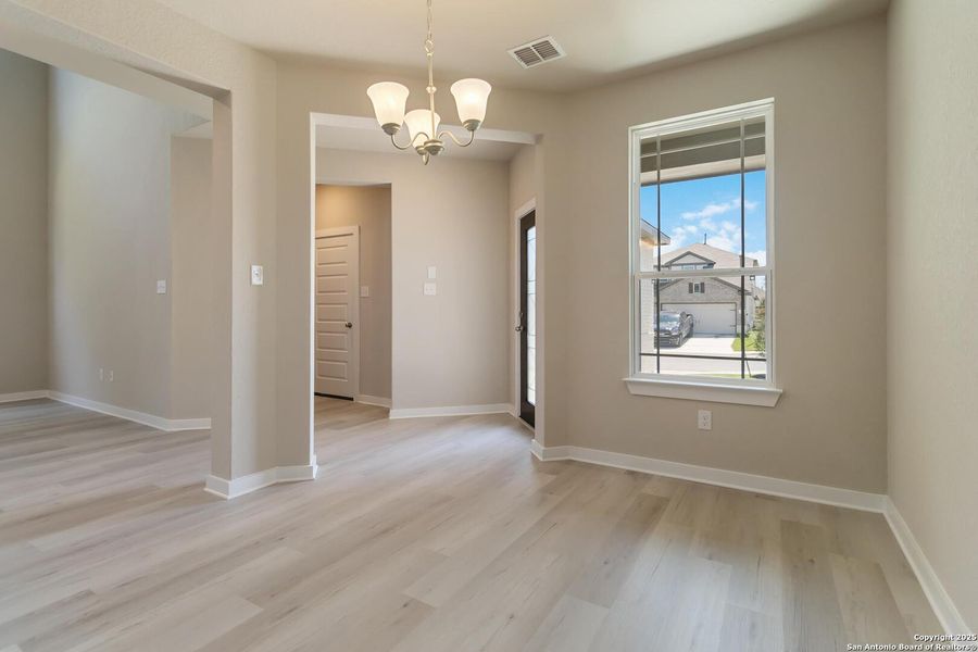 Spacious, unfurnished interior of a new home in Timber Creek, San Antonio (Image 12).