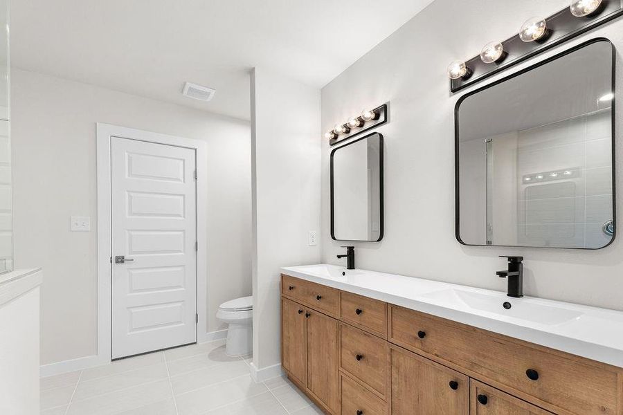 Furnished interior view inside a new home in , Dallas (Image 33).