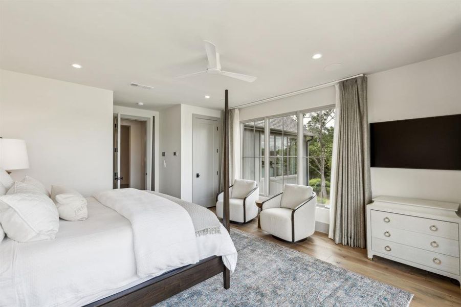 Furnished interior view inside a new home in , Malakoff (Image 18).