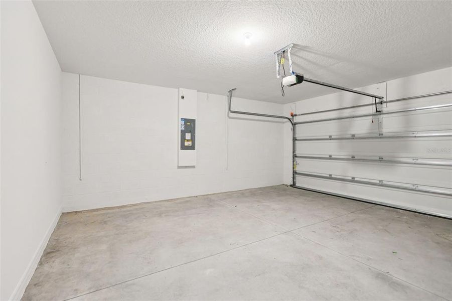 Spacious, unfurnished interior of a new home in The Reserve at Twin Lakes, St. Cloud (Image 28).