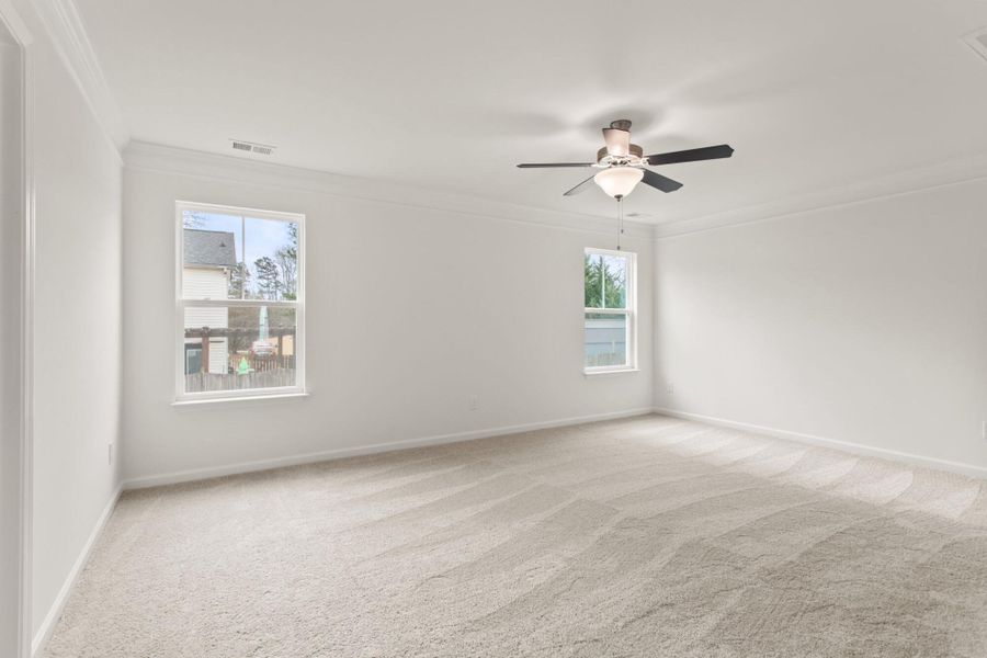Spacious, unfurnished interior of a new home in Bellevue, Greenville (Image 27).
