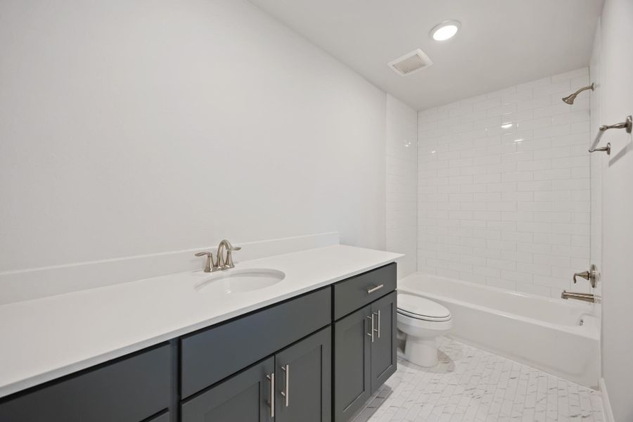 The en suite bathroom charms, radiating a serene ambiance that beautifully complements its tub/shower combo. The en suite bathroom charms, radiating a serene ambiance that beautifully complements its tub/shower combo.