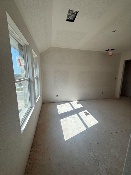 Spacious, unfurnished interior of a new home in Berry Creek Highlands, Georgetown (Image 11).