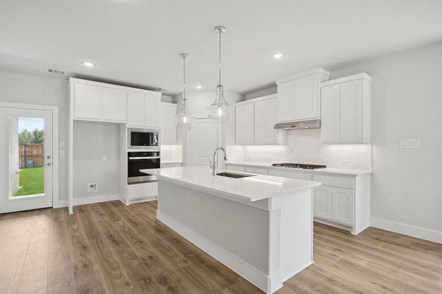 Furnished interior view inside a new home in Dove Hollow, Waxahachie (Image 4). Furnished interior view inside a new home in Dove Hollow, Waxahachie (Image 4).