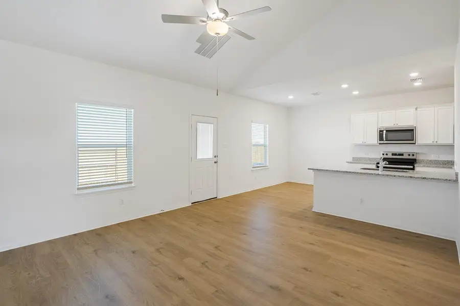 Spacious, unfurnished interior of a new home in Cypress Trails at Bauer Landing, Hockley (Image 5).