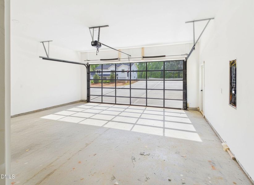 CAM06429G6-PR0015-STILL012-002