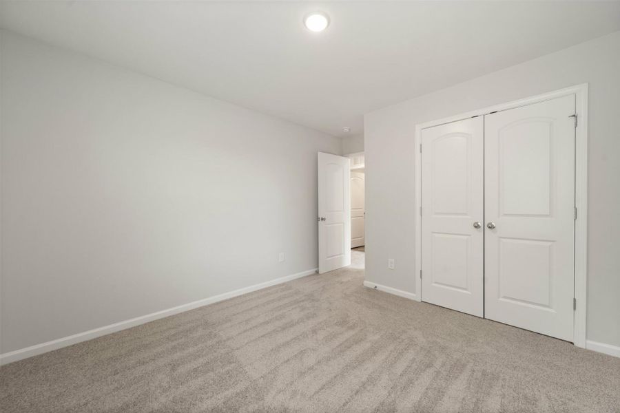 Spacious, unfurnished interior of a new home in Chandler Ridge, McLeansville (Image 26).